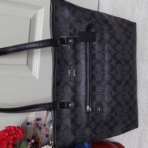 Coach Signature Gallery Tote